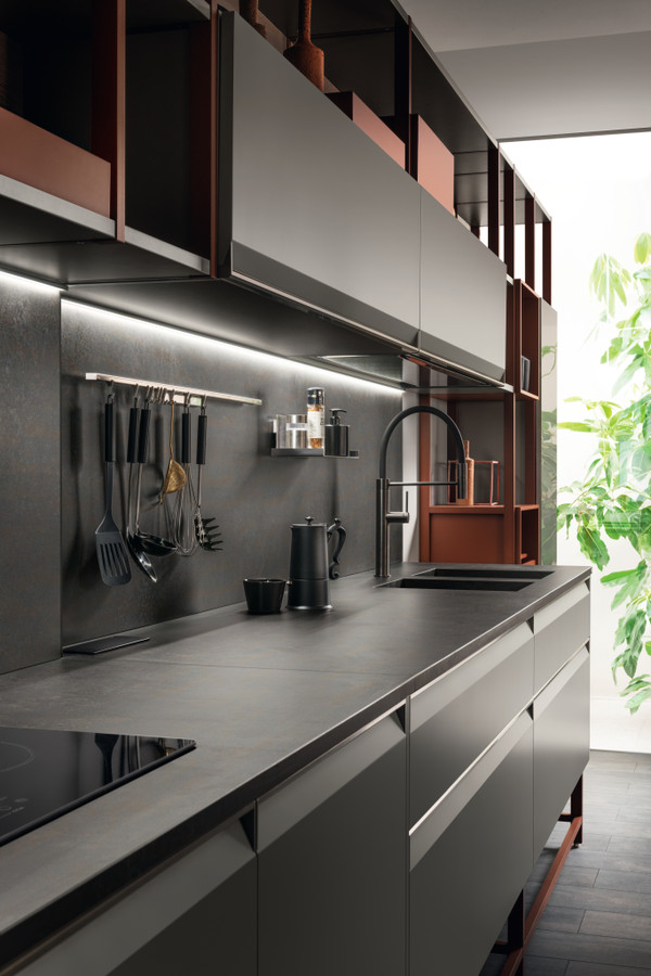 钛色和黑色把手轮廓 &nbsp;