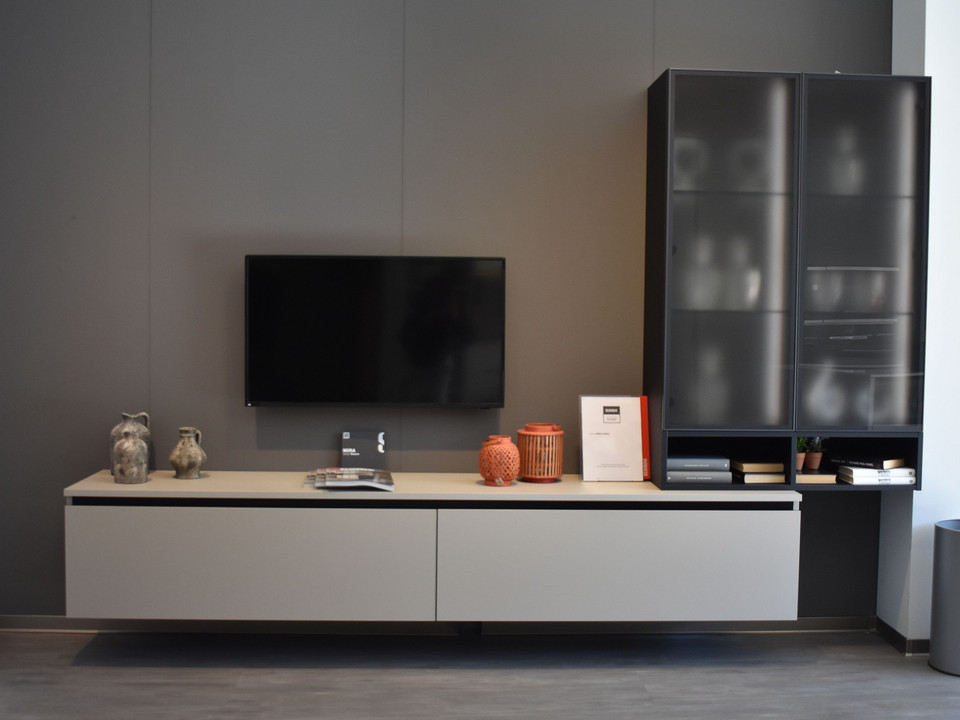 Living MIRA LIVING 1