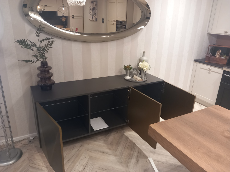 Living SIDEBOARD 1