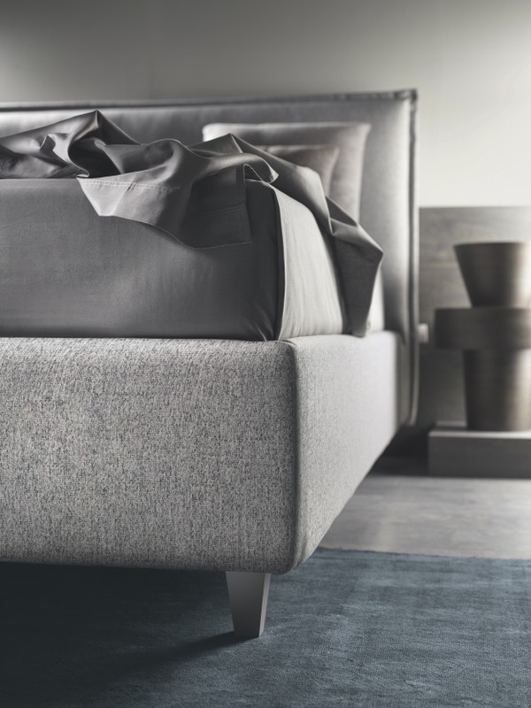 Alpha支脚：高10 cm。采用缎面铝饰面木材制成。 &nbsp;