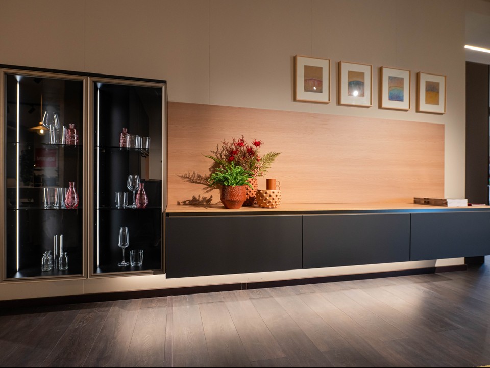 Living MIRA LIVING 1